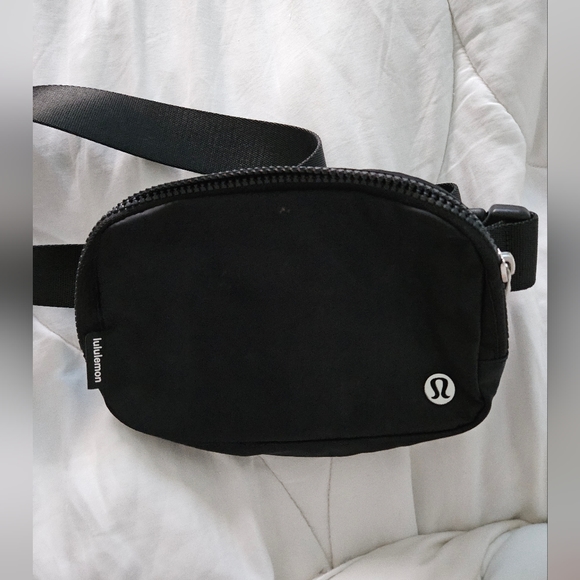 lululemon athletica Handbags - Lululemon athletica everywhere belt bag